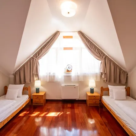 Mooi Panzió Bed and breakfast 3*